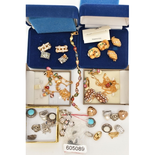 142 - ASSORTED COSTUME JEWELLERY, to include a 'Joan Rivers' miniature egg pendant necklace, with matching... 