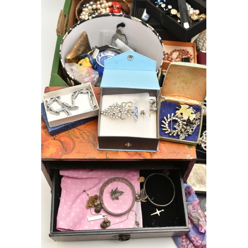 168 - A BOX OF ASSORTED ITEMS, to include various pieces of costume jewellery, fashion wristwatches, boxes... 