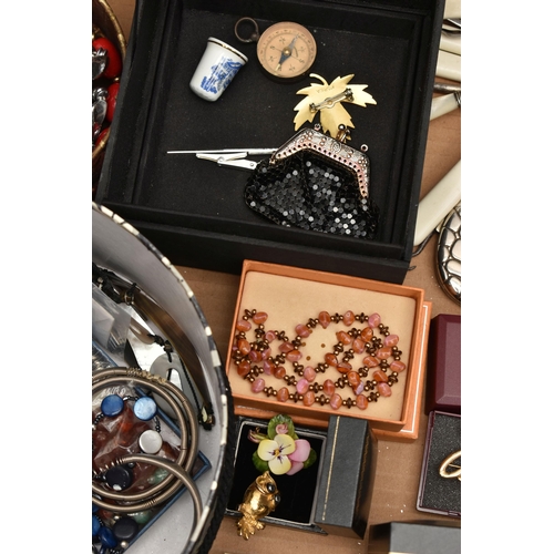 168 - A BOX OF ASSORTED ITEMS, to include various pieces of costume jewellery, fashion wristwatches, boxes... 