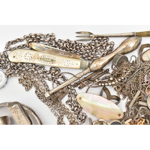 99 - ASSORTED SILVER AND WHITE METAL JEWELLRY AND ITEMS, to include a silver hinged bangle, hallmarked Bi... 