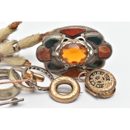 179 - AN ASSORTMENT OF LATE 19TH AND EARLY 20TH CENTURY JEWELLERY, to include a silver mounted grouse foot... 