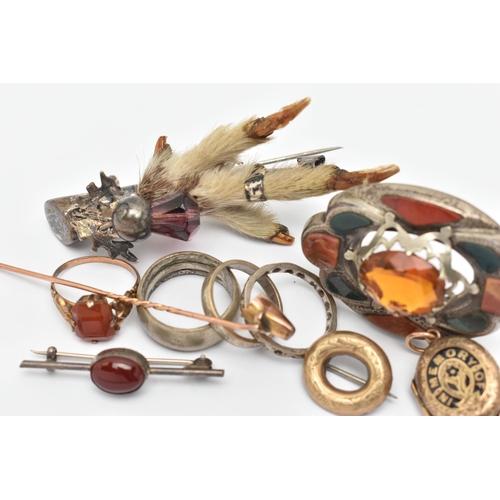 179 - AN ASSORTMENT OF LATE 19TH AND EARLY 20TH CENTURY JEWELLERY, to include a silver mounted grouse foot... 