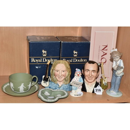 316 - A GROUP OF COLLECTABLE CERAMICS comprising a pair of boxed Royal Doulton Limited Edition character j... 