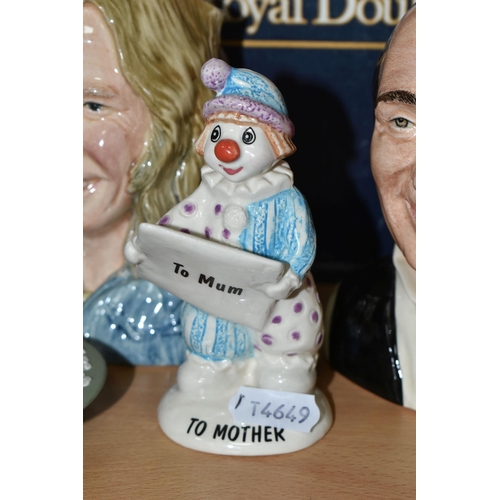 316 - A GROUP OF COLLECTABLE CERAMICS comprising a pair of boxed Royal Doulton Limited Edition character j... 