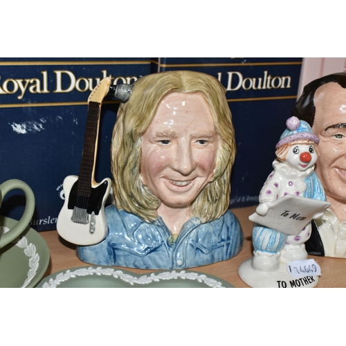 316 - A GROUP OF COLLECTABLE CERAMICS comprising a pair of boxed Royal Doulton Limited Edition character j... 