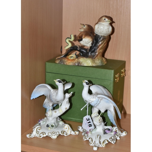 318 - A PAIR OF ''CHELSEA BIRDS'' AND A ROYAL CROWN DERBY THRUSH CHICKS ORNAMENT comprising a boxed Royal ... 