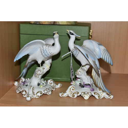 318 - A PAIR OF ''CHELSEA BIRDS'' AND A ROYAL CROWN DERBY THRUSH CHICKS ORNAMENT comprising a boxed Royal ... 