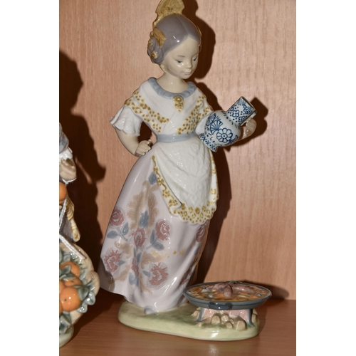 341 - FOUR LLADRO FIGURES OF SPANISH GIRLS SCULPTED BY JUAN HUERTA, comprising 'Miss Valencia', no 1422, i... 