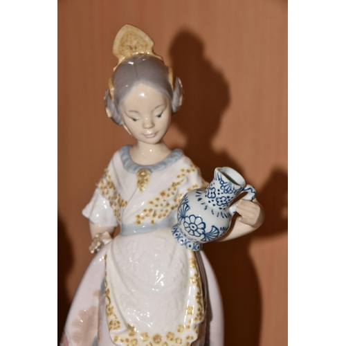 341 - FOUR LLADRO FIGURES OF SPANISH GIRLS SCULPTED BY JUAN HUERTA, comprising 'Miss Valencia', no 1422, i... 