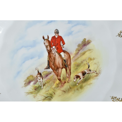 356 - FIVE HUNTING SCENE CABINET PLATES AND A SIMILAR TRINKET DISH, printed and tinted with horses, hounds... 