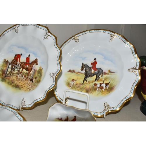 356 - FIVE HUNTING SCENE CABINET PLATES AND A SIMILAR TRINKET DISH, printed and tinted with horses, hounds... 