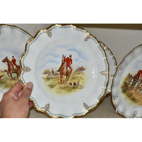 356 - FIVE HUNTING SCENE CABINET PLATES AND A SIMILAR TRINKET DISH, printed and tinted with horses, hounds... 