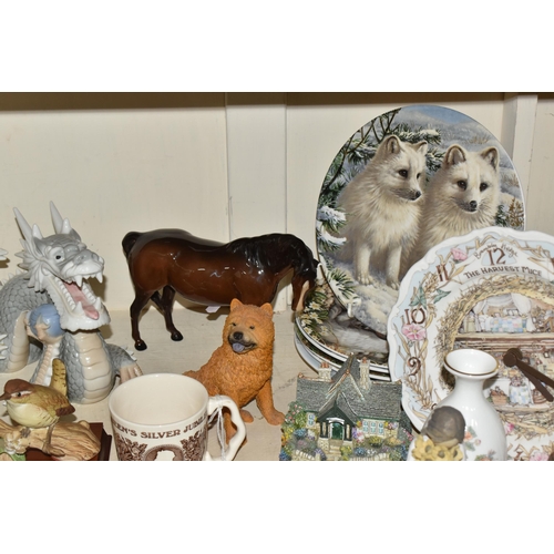 370 - A GROUP OF CERAMICS AND GLASS WARE, to include a Royal Doulton Brambly Hedge 'The Harvest Mice' wall... 