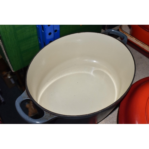 377 - A GROUP OF SIX LE CREUSET KITCHEN ITEMS comprising two 30cm oven trays in blue and red enamel, a red... 