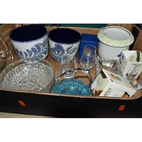 384 - FIVE BOXES AND LOOSE CERAMICS AND GLASSWARE to include a large quantity of Royal Worcester Classic P... 