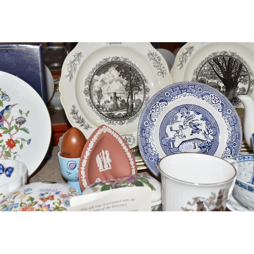 397 - A COLLECTION OF CERAMICS, to include, a vintage blue and white willow pattern style plate advertisin... 