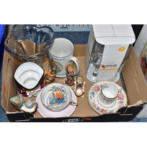 410 - A BOX AND LOOSE BOXED KITCHEN APPLIANCES, A MICROWAVE, AND MISCELLANEOUS ITEMS to include a loose Pa... 