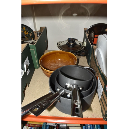 421 - FOUR BOXES AND LOOSE KITCHEN WARE to include a set of three Anolon saucepans, three Berkendorf tempe... 