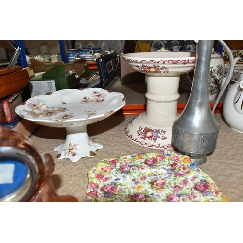 429 - A GROUP OF CERAMICS, GLASS AND METALWARE, comprising five pieces of Chintz tea ware: a Royal Winton ... 