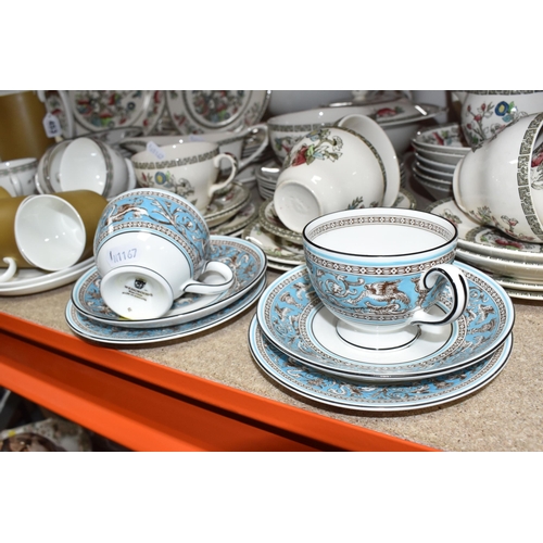 453 - A GROUP OF VARIOUS TEA AND DINNER WARES to include two Wedgwood Florentine trios, three Wedgwood Kut... 