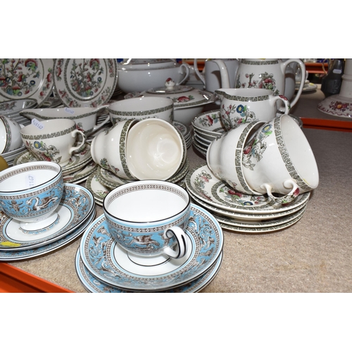 453 - A GROUP OF VARIOUS TEA AND DINNER WARES to include two Wedgwood Florentine trios, three Wedgwood Kut... 