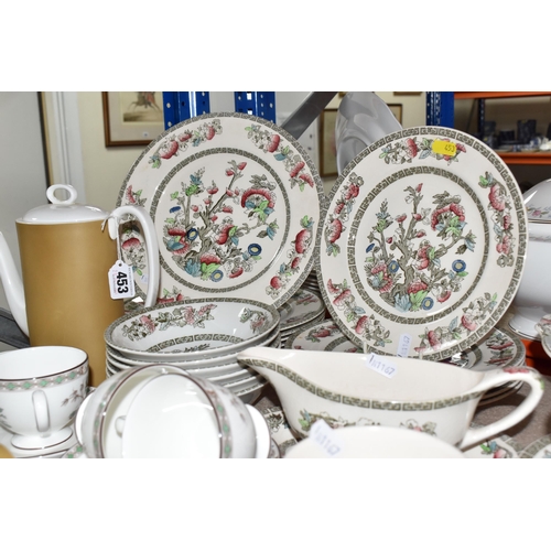 453 - A GROUP OF VARIOUS TEA AND DINNER WARES to include two Wedgwood Florentine trios, three Wedgwood Kut... 