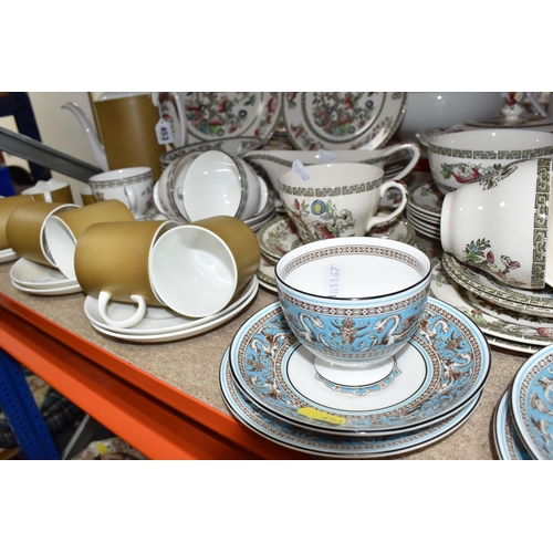 453 - A GROUP OF VARIOUS TEA AND DINNER WARES to include two Wedgwood Florentine trios, three Wedgwood Kut... 