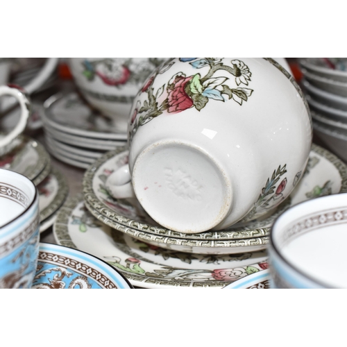 453 - A GROUP OF VARIOUS TEA AND DINNER WARES to include two Wedgwood Florentine trios, three Wedgwood Kut... 