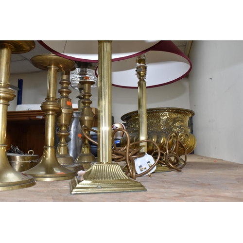 459 - A QUANTIITY OF METALWARE, to include an antique Hink's Duplex oil lamp, brass columnar, No. 2, glass... 