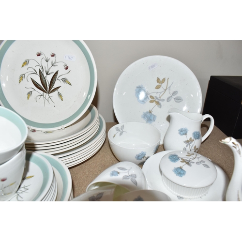 488 - A COLLECTION OF DINNERWARE, to include Royal Doulton 'Rose Elegans' T.C 1010 dinnerware comprising t... 