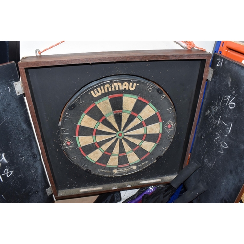 493 - ONE BOX AND LOOSE SPORTS ITEMS AND SUNDRIES, to include a dartboard enclosed in a cabinet with chalk... 