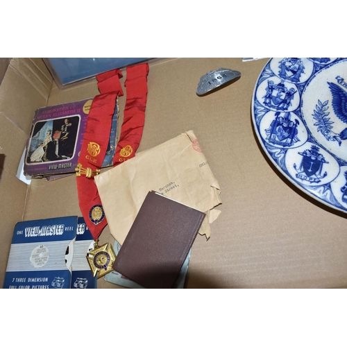 505 - A BOX OF MOSTLY US CIVIL WAR MISCELLANEOUS ITEMS to include a folder of playing cards to include a p... 