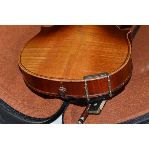 522 - A CASED VIOLIN AND BOW, an unmarked two piece backed violin with one fine tuner installed (1) (Condi... 