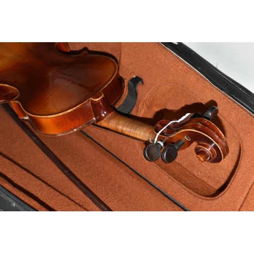 522 - A CASED VIOLIN AND BOW, an unmarked two piece backed violin with one fine tuner installed (1) (Condi... 