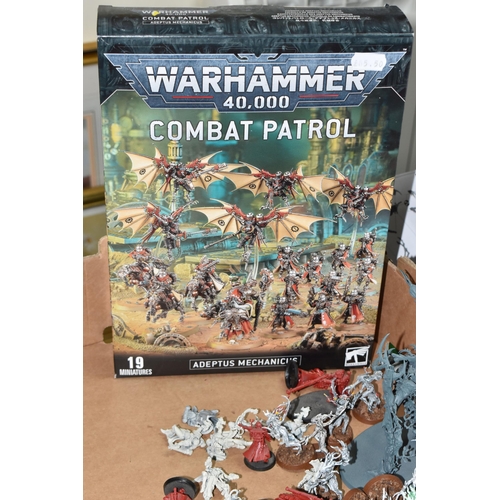 523 - WARHAMMER 40000 GAMING ACCESSORIES, to include boxed Serphon and Sylvaneth kits, kits appear to be u... 