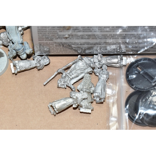 523 - WARHAMMER 40000 GAMING ACCESSORIES, to include boxed Serphon and Sylvaneth kits, kits appear to be u... 