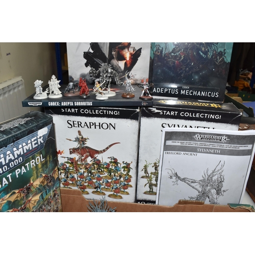 523 - WARHAMMER 40000 GAMING ACCESSORIES, to include boxed Serphon and Sylvaneth kits, kits appear to be u... 