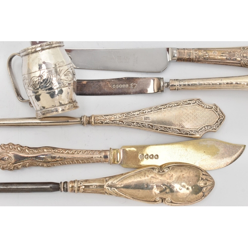 137 - AN ASSORTMENT OF SILVER AND WHITE METAL, to include two silver handled button hooks, a silver handle... 