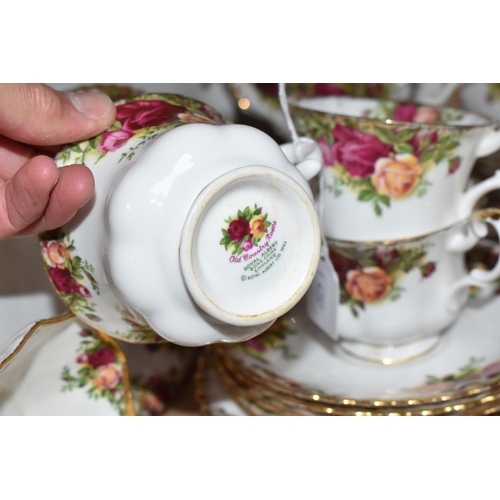 326 - A QUANTITY OF ROYAL ALBERT 'OLD COUNTRY ROSES' TEA AND DINNERWARE comprising twelve tea cups (four w... 