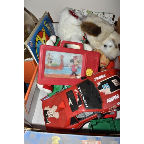 331 - A QUANTITY OF ASSORTED TOYS AND PUZZLES ETC., to include a large collection of assorted modern soft ... 