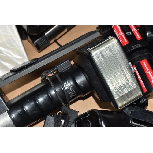 419 - A BOX OF METZ AND SUNPAK FLASH GUNS, to include a Sunpak Auto 622 Pro System flash gun with instruct... 