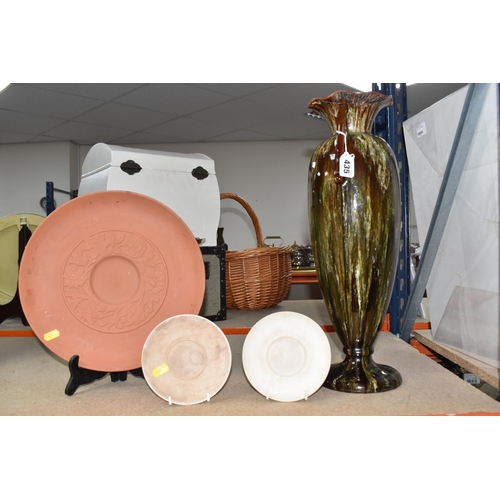 435 - A SMALL QUANTITY OF LINTHORPE POTTERY, to include a pottery vase shape 1687, brown, green and white ... 