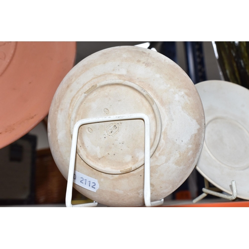 435 - A SMALL QUANTITY OF LINTHORPE POTTERY, to include a pottery vase shape 1687, brown, green and white ... 