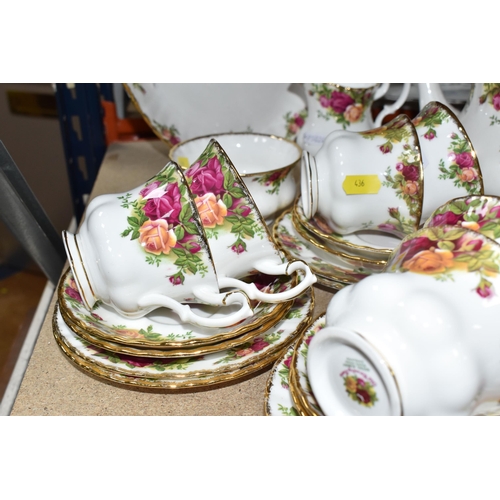 436 - A SMALL COLLECTION OF ROYAL ALBERT 'OLD COUNTRY ROSES' TEAWARE, comprising of, a cake plate, teapot,... 