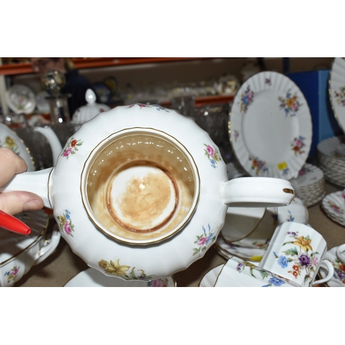 438 - NINETY SIX PIECE ROYAL WORCESTER DINNERWARE SET, 'Roanoke',  Z2827, comprising of, one oval meat pla... 