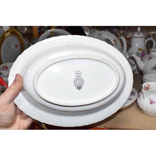 438 - NINETY SIX PIECE ROYAL WORCESTER DINNERWARE SET, 'Roanoke',  Z2827, comprising of, one oval meat pla... 