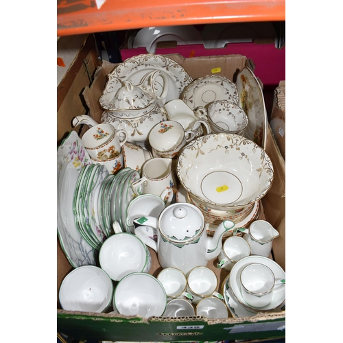 439 - TWO BOXES OF MISCELLANEOUS CERAMICS, to include a footed Royal Crown Derby 'Derby Posies' bowl, a gi... 