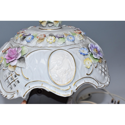 446 - AN EAST-GERMAN TWENTIETH CENTURY PORCELAIN FIGURAL LAMP with a pierced rococo style shade with litho... 