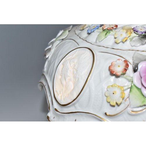 446 - AN EAST-GERMAN TWENTIETH CENTURY PORCELAIN FIGURAL LAMP with a pierced rococo style shade with litho... 