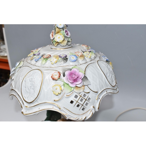446 - AN EAST-GERMAN TWENTIETH CENTURY PORCELAIN FIGURAL LAMP with a pierced rococo style shade with litho... 